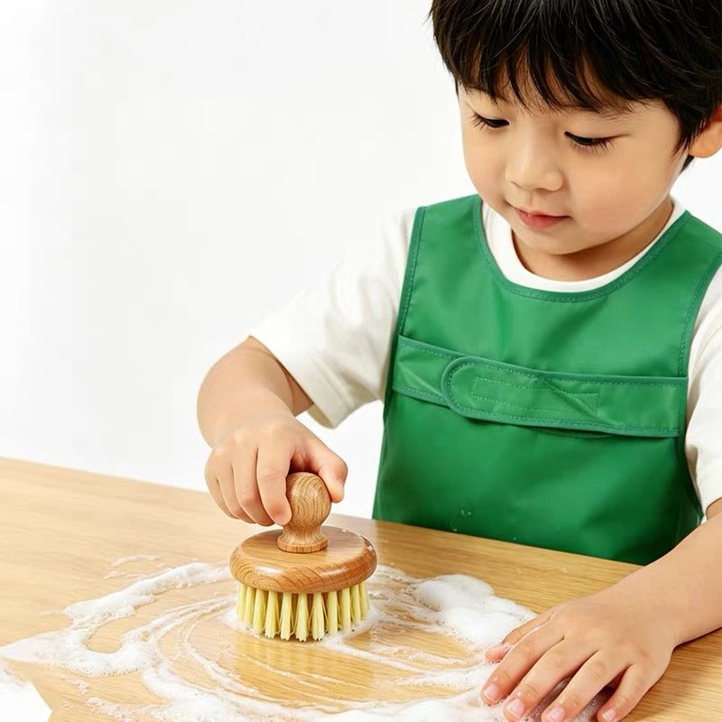 Montessori Washing A Table
