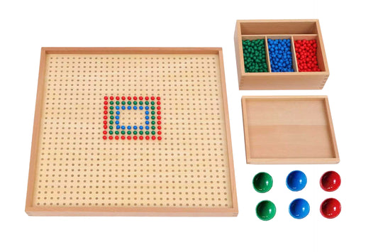 Tablero de clavijas de madera con clavijas de plástico